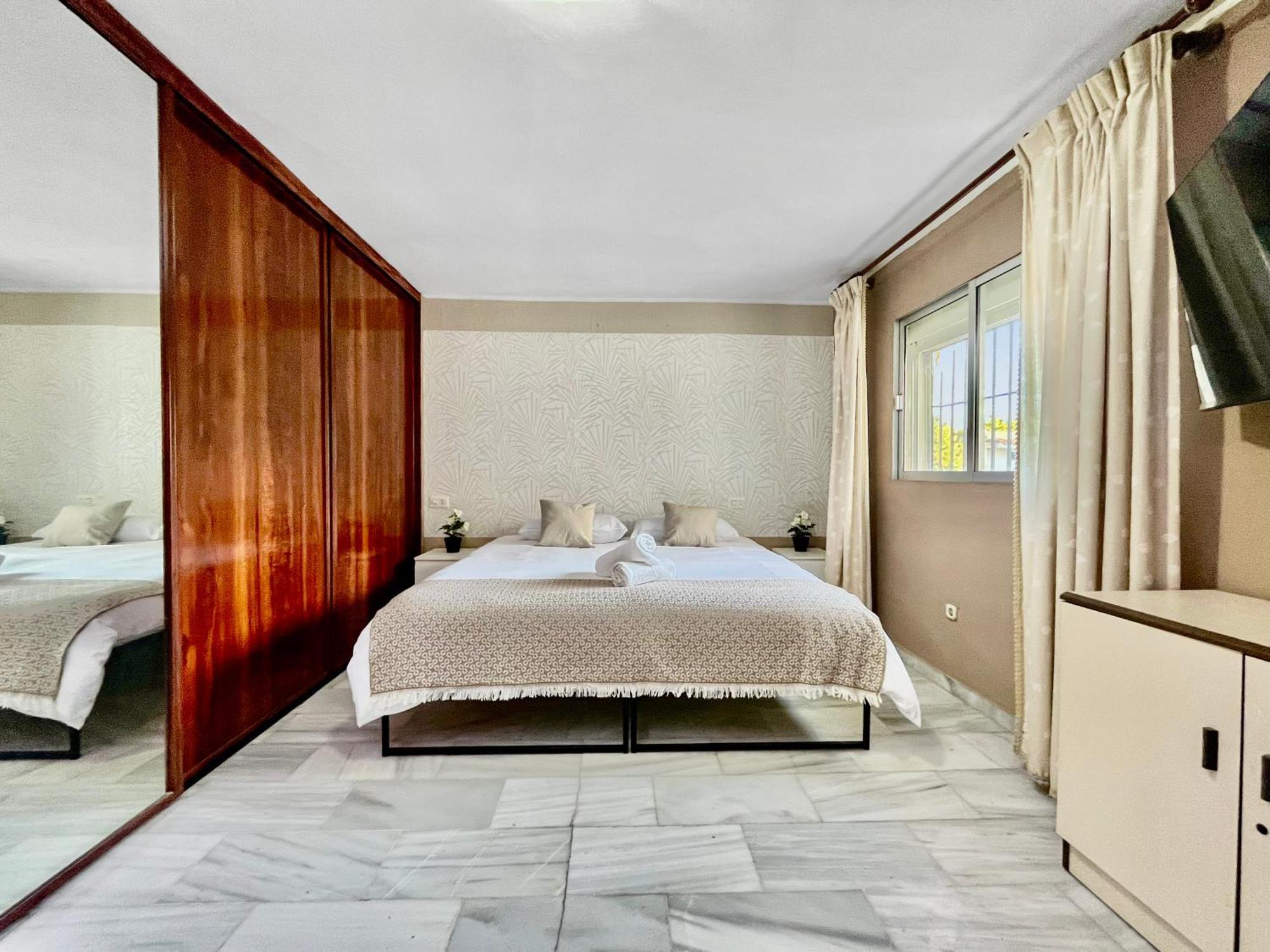 Villa San Patricio I Piscina Privada I Jacuzzi Spa I Bbq I Ps5 I Aire Acon I 3000M2 I 5Min-Centro เฮเรซ เด ลาฟรอนเตรา ภายนอก รูปภาพ